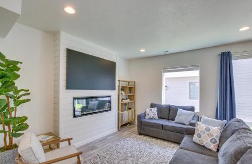 Garden City House | Garden City Townhome w/Fireplace Near Bear Lake!