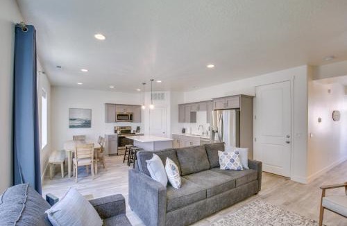 Garden City House | Garden City Townhome w/Fireplace Near Bear Lake!