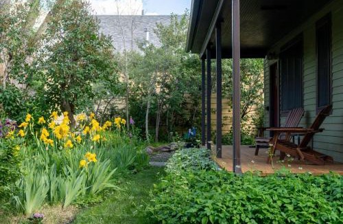 Livingston House | Garden House