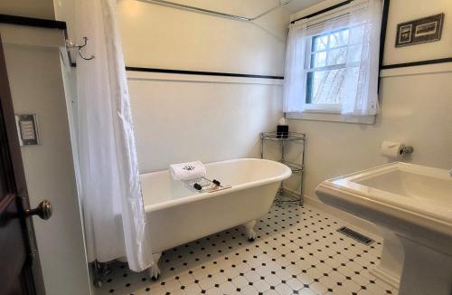 Whitefish Hotel | Garden Wall Inn