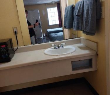 Jackson Apartment | Gated 2 Double Beds Hotel Room 121