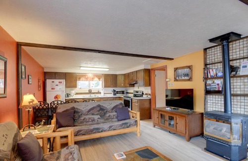 West Yellowstone House | Gateway to Yellowstone! Cabin < 1 Mi to Nat'l Park