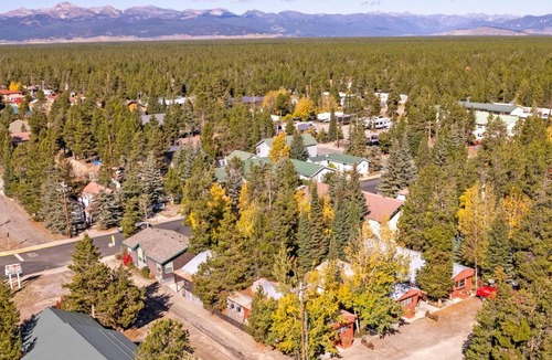 West Yellowstone House | Gateway to Yellowstone! Cabin < 1 Mi to Nat'l Park