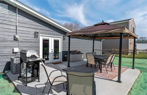 Rapid City House | Gazebo 4BR Ping Pong Arcade Room