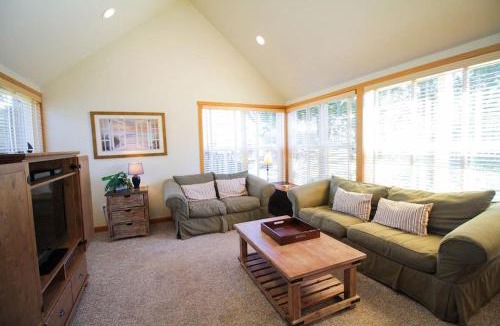 Shorepine Village House | Getaway