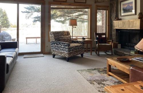 Jackson Apartment | Glacier B