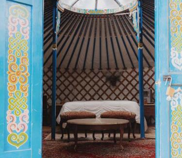 Dunlap House | Glamping yurt at a nature retreat near Sequoia
