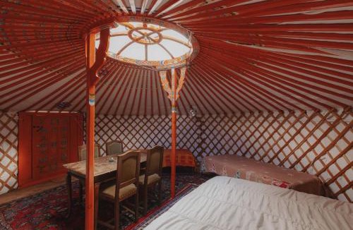 Dunlap House | Glamping yurt at a nature retreat Sequoia Highland