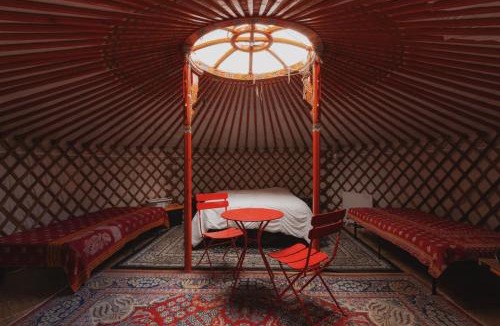 Dunlap House | Glamping yurt at nature retreat in Sequoia NForest