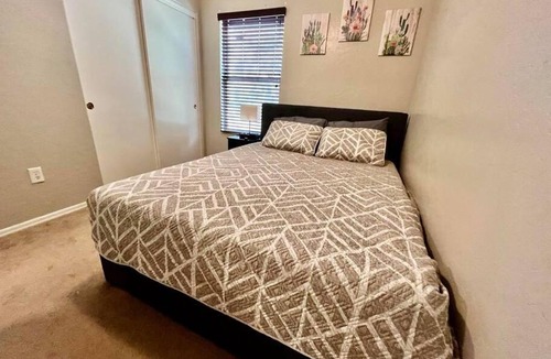 Glendale House | Glendale Pool Heat Pet Friendly