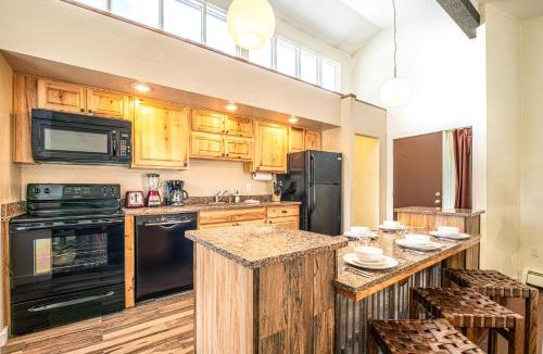Peak 8 Apartment | Gold Camp Silver Strike Condo: On Shuttle Route