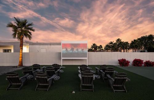 Indio House | Gold @ Elemento49 - Pool Pickleball - Sleeps 18
