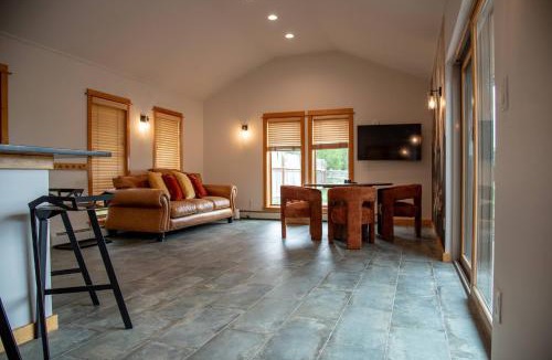 Bozeman House | Golden Eagle Getaway w/Hot Tub!