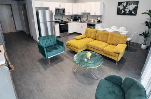 Downtown Des Moines Apartment | Golden Fern Escape