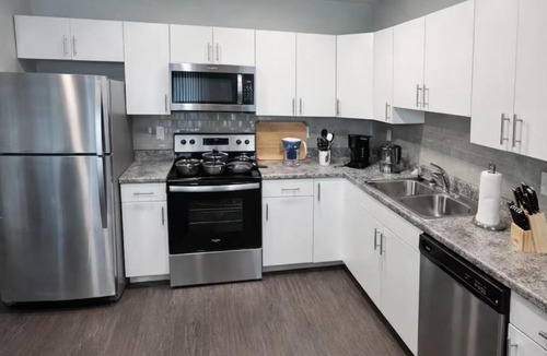 Downtown Des Moines Apartment | Golden Fern Escape