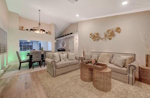 North Las Vegas House | Golden Glow Retreat