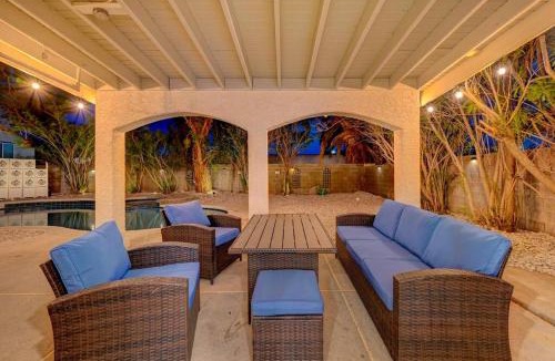 North Las Vegas House | Golden Glow Retreat