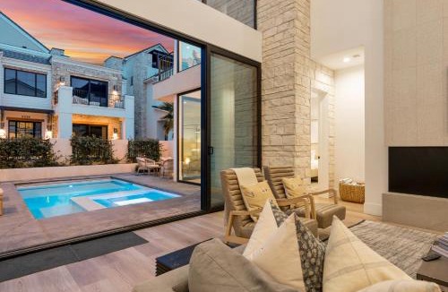 St. George House | Golden Hour home