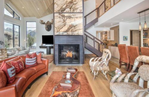 Golden Peak Apartment | Golden Peak Penthouse