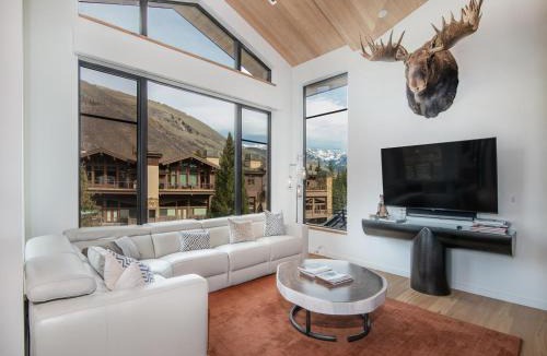 Golden Peak Apartment | Golden Peak Penthouse