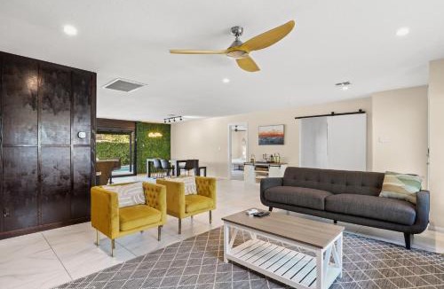Tempe House | Golden Retreat W Pool, Putting Green