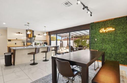 Tempe House | Golden Retreat W Pool, Putting Green