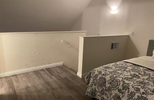 Paradise House | Golden Vegas Condo next to Airport & University