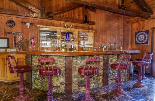Oakhurst House | Goldside Mansion w/sleeping for 20 and tons of fun