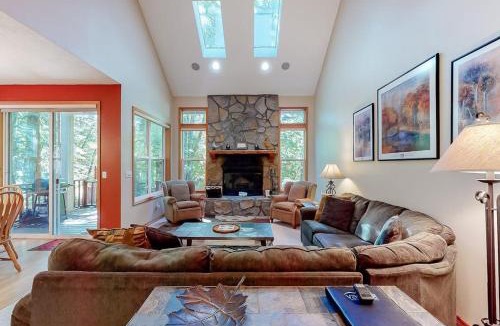 Welches House | Golf-course-front home with hot tub & pool - easy ski & golf access