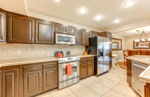 St. George House | Golf Getaway 5 Mi to Dtwn: Las Palmas Resort Condo