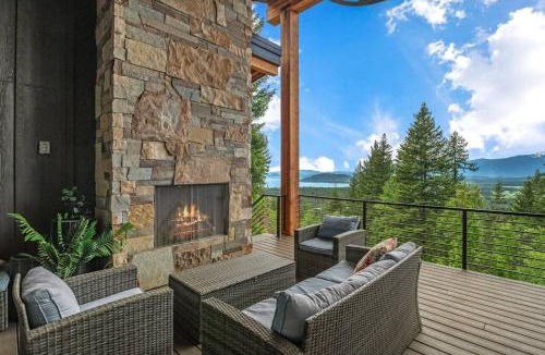 Sandpoint Villa | Golf Getaway Stunning Lake & Mountain Views