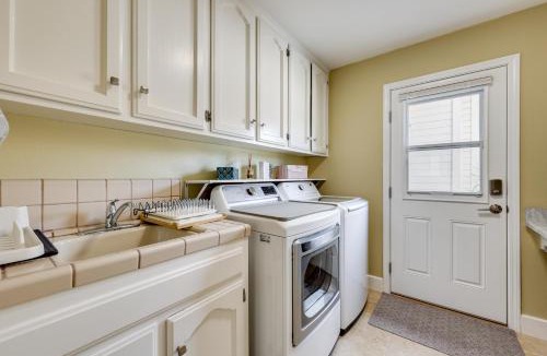 Raisin Apartment | Golf, Hike, Explore: Apt 9 Mi to Dtwn Fresno!