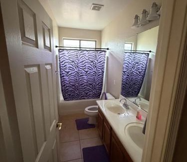 Palm Valley House | Goodyear Cul-de-sac Room 6