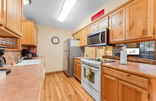 Branson West Cabin | Gorgeous and Spacious Stonebridge Lodge! Close to Branson and Pet Friendly!