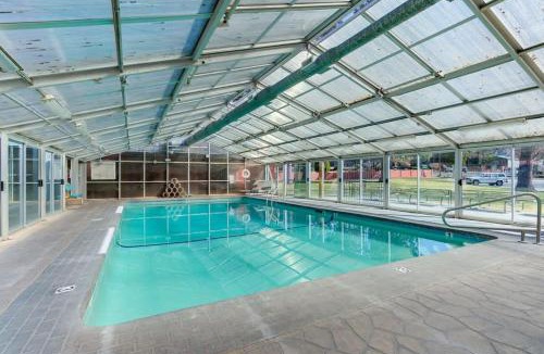 Bend House | Gorgeous Condo With River View - Pool and Hot Tub