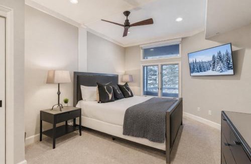 Deer Valley Apartment | Gorgeous DV Slopeside Condo with Hot Tub and AC 11B