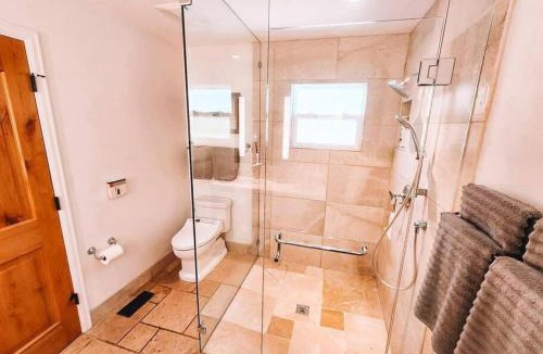 Broadmoor Villa | Gorgeous Home by Broadmoor Hotel Cheyenne Mtn Zoo