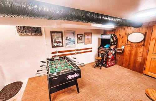 Broadmoor Villa | Gorgeous Home by Broadmoor Hotel Cheyenne Mtn Zoo