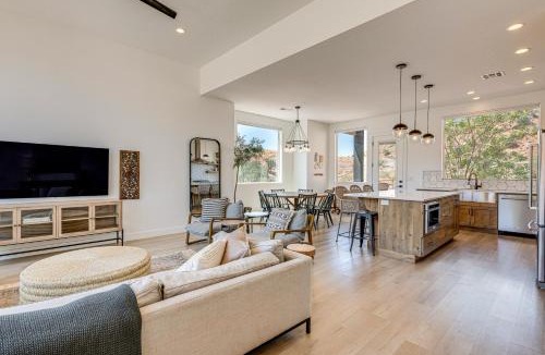 Kanab House | Gorgeous Kanab Home: Canyon Views & Pool Access!