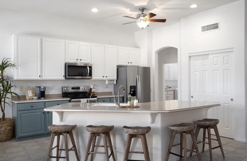 Chandler House | Gorgeous Lakefront Paradise w Pool & Views