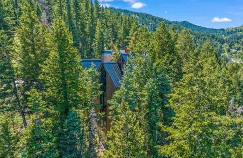 Summit Park House | Gorgeous Mountain House with Sauna, Gym, Hot Tub