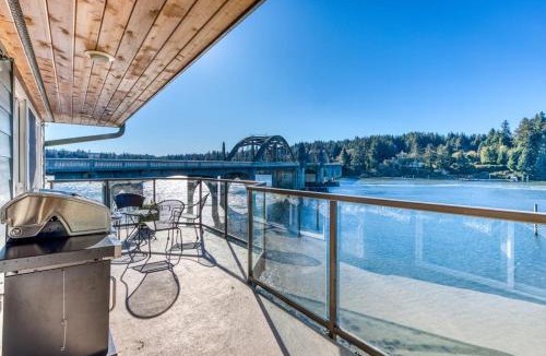 Florence House | Gorgeous riverfront rental with excellent views & large private deck