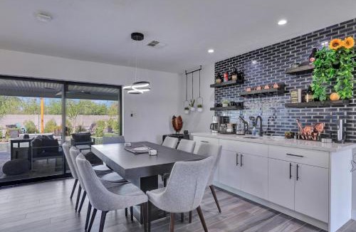 Hy-view House | Gorgeous Scottsdale Home w Heated Pool