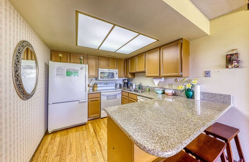 Brian Head Condo | Gorgeous ski getaway next to the Navajo slopes with kitchen, grill & fireplace