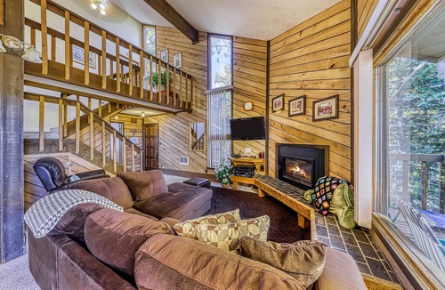 Brian Head Condo | Gorgeous ski getaway next to the Navajo slopes with kitchen, grill & fireplace