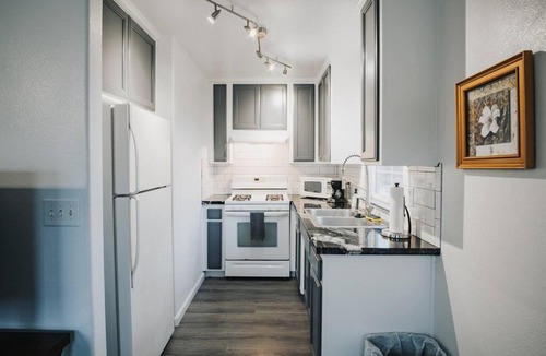Chico House | Gorgeous Upstairs Studio with Patio and Laundry