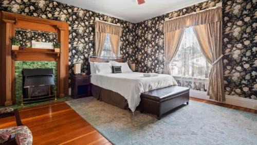 Leadville House | Governor's Mansion beautiful 3bd with pool table