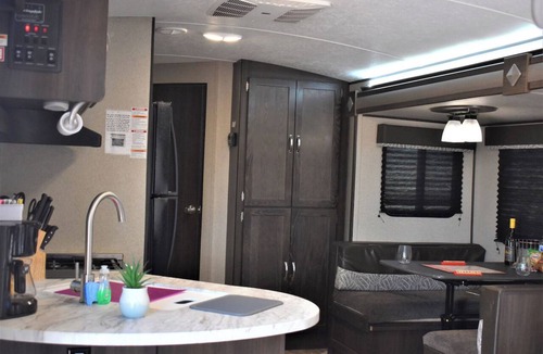 Williams Apartment | Grand Canyon RV Glamping Luxury Suite #2 (Glamping Getaway)