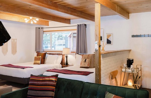 Wrightwood Hotel | Grand Pine Cabins