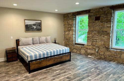 Bellevue House | Grand River Suite